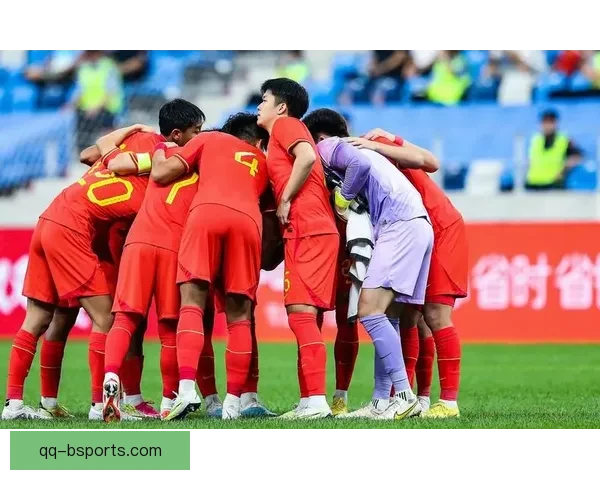 中国男足鏖战日本取得平局展现稳健防守与拼搏精神